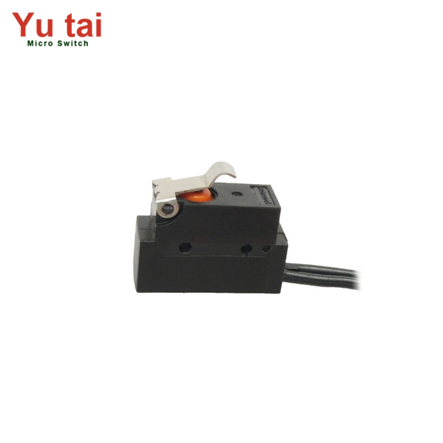 Left Side Outlet (300) with Handle